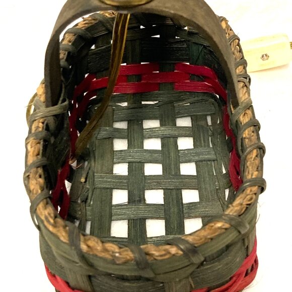 Vintage Christmas Punch Litho ShadeTable Lamp Detail Holiday Scene Basket Base - Picture 16 of 16